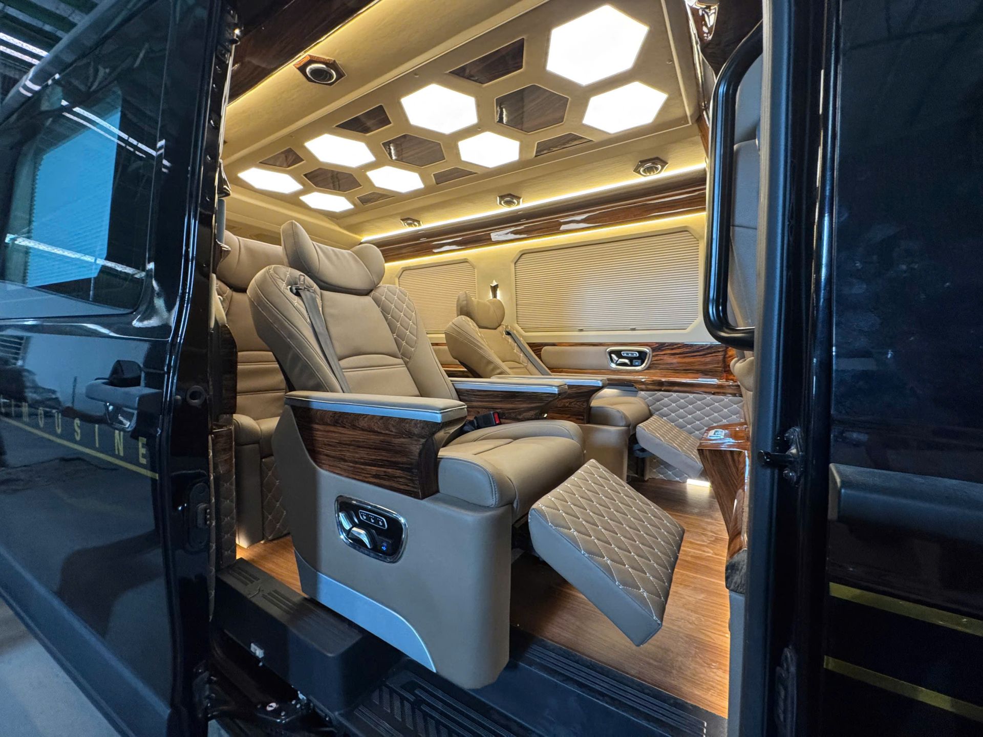 Ford_Transit_TC_10c_2.jpg
