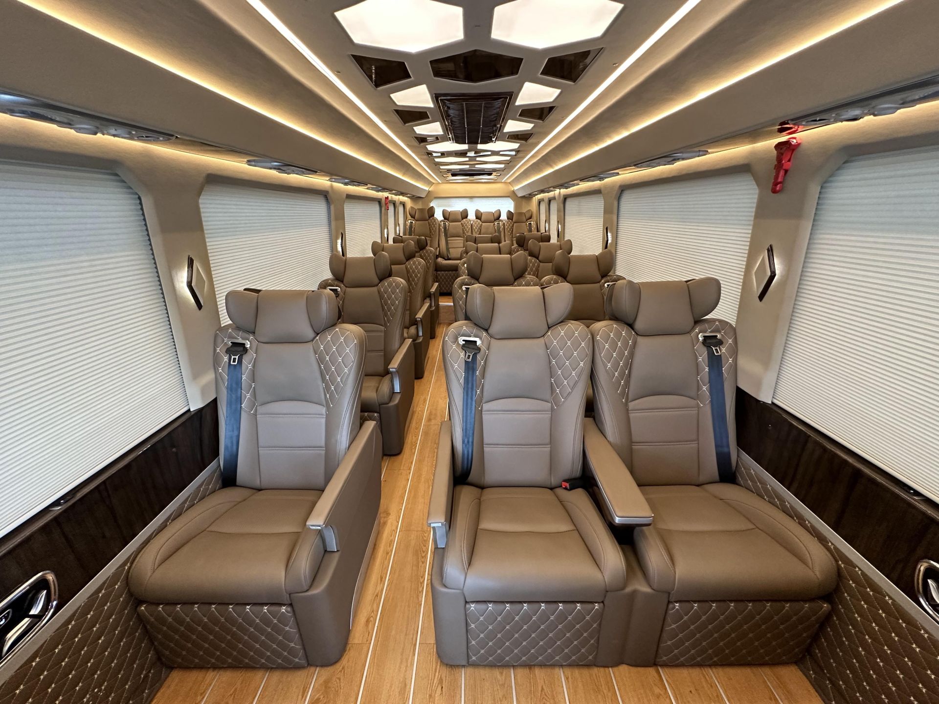 THACO 17 CHỖ LIMOUSINE  2020